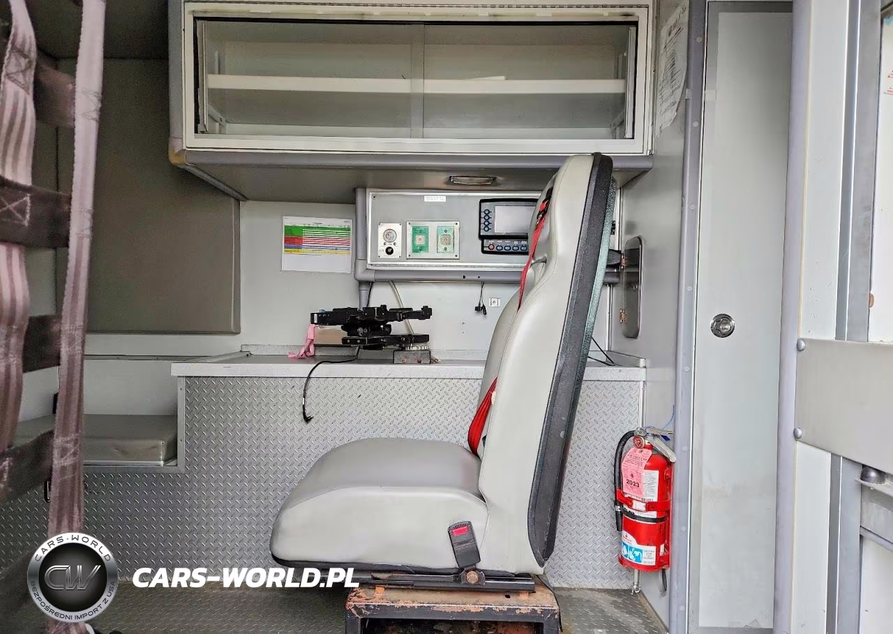 2018 Freightliner M2 106 Ambulance VIN:1FVACWFC7JHJR9247 - 11