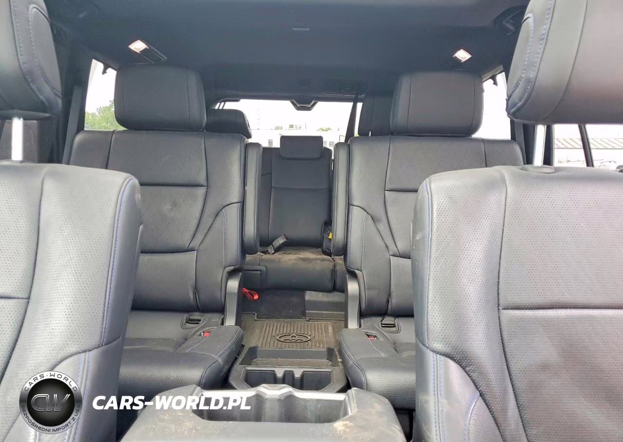 2025 Toyota Sequoia Platinum VIN:7SVAAABAXSX065581 - 10