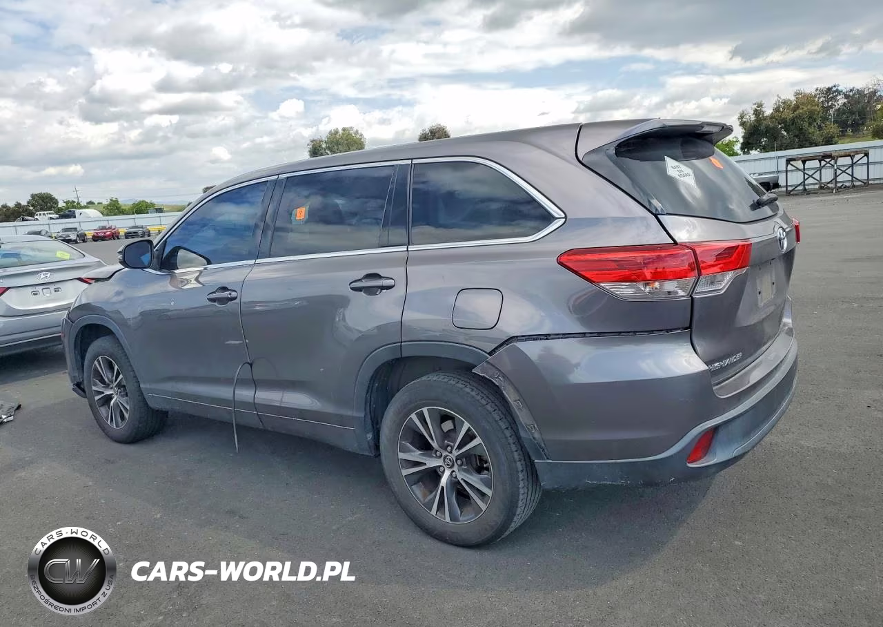 2018 Toyota Highlander Le VIN:5TDZARFHXJS036430 - 2