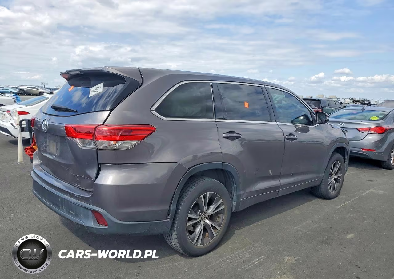 2018 Toyota Highlander Le VIN:5TDZARFHXJS036430 - 3