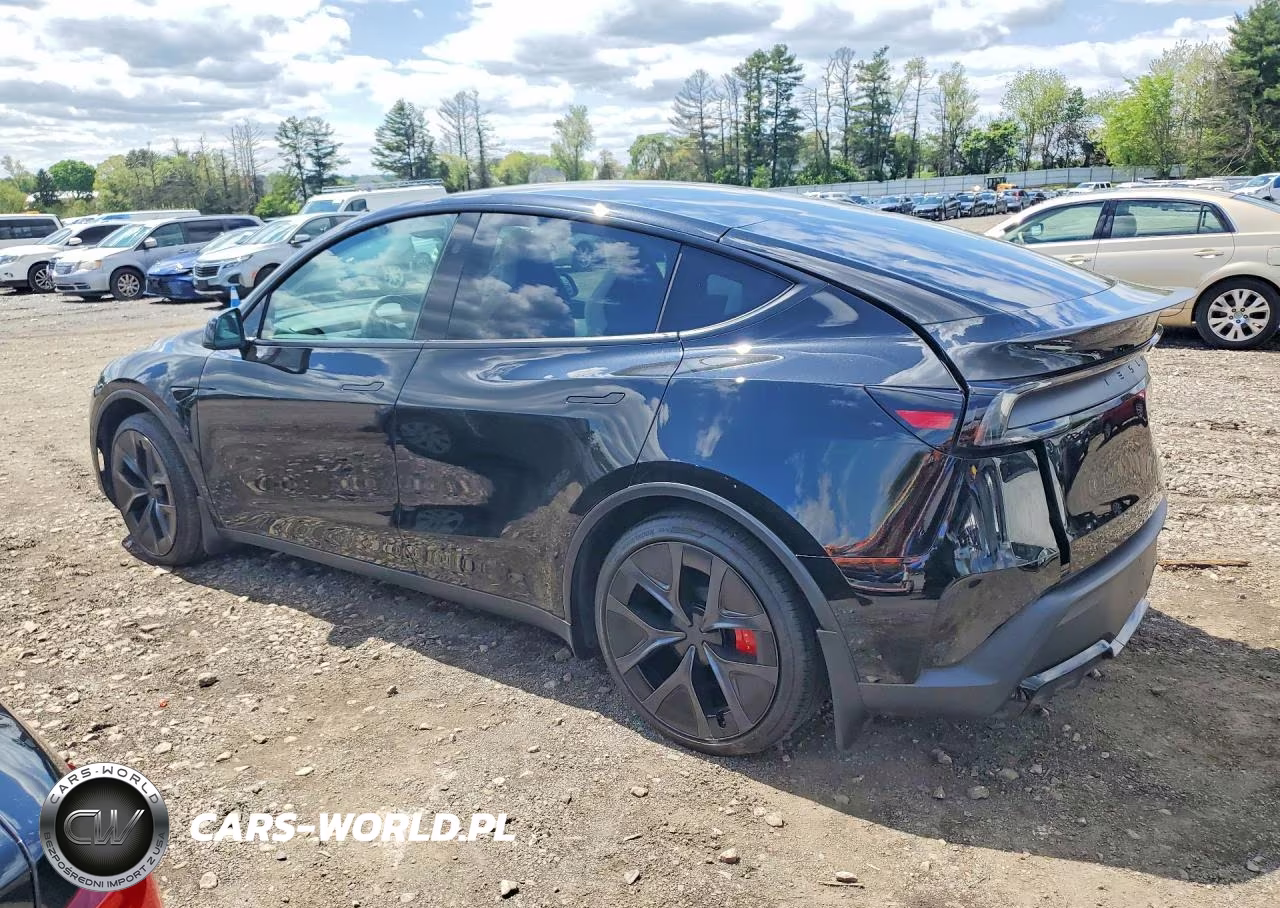2026 Tesla Model Y VIN:7SAYGDET9TA629092 - 2