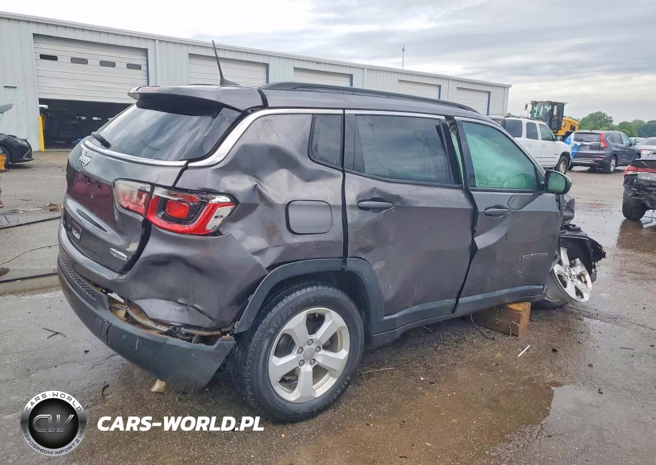 2018 Jeep Compass Latitude VIN:3C4NJDBBXJT392434 - 3