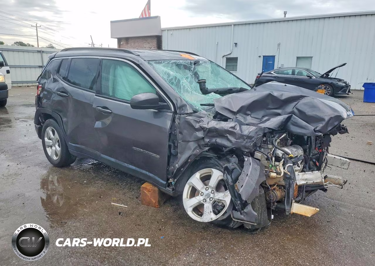2018 Jeep Compass Latitude VIN:3C4NJDBBXJT392434 - 4