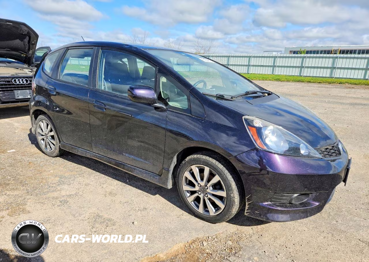 2013 Honda Fit Sport VIN:JHMGE8G51DC014752 - 4