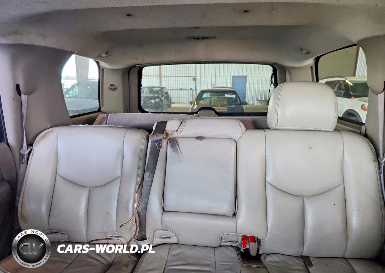 2004 Chevrolet Tahoe C1500 VIN:1GNEC13V94R212110 - 10