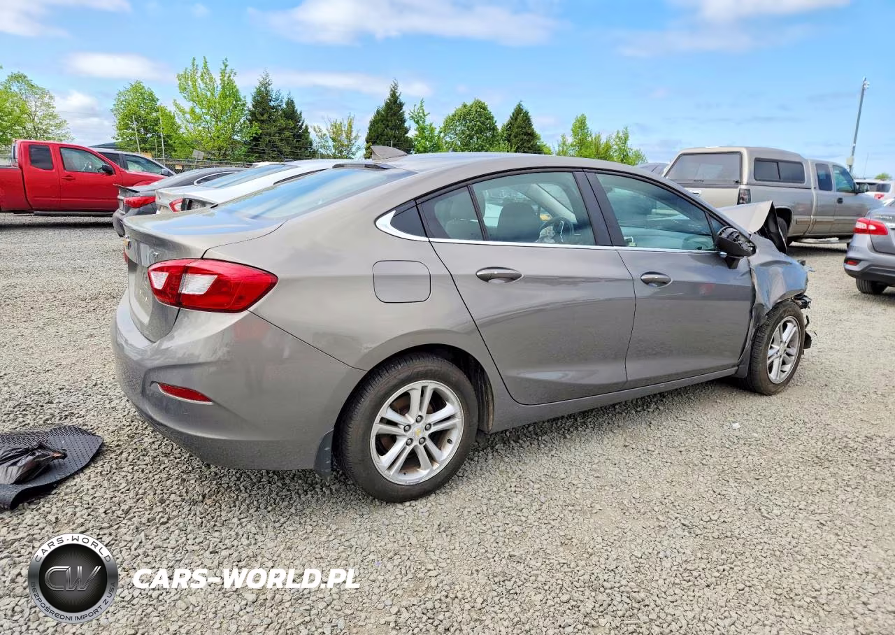 2018 Chevrolet Cruze Lt Auto VIN:1G1BE5SM3J7226199 - 3