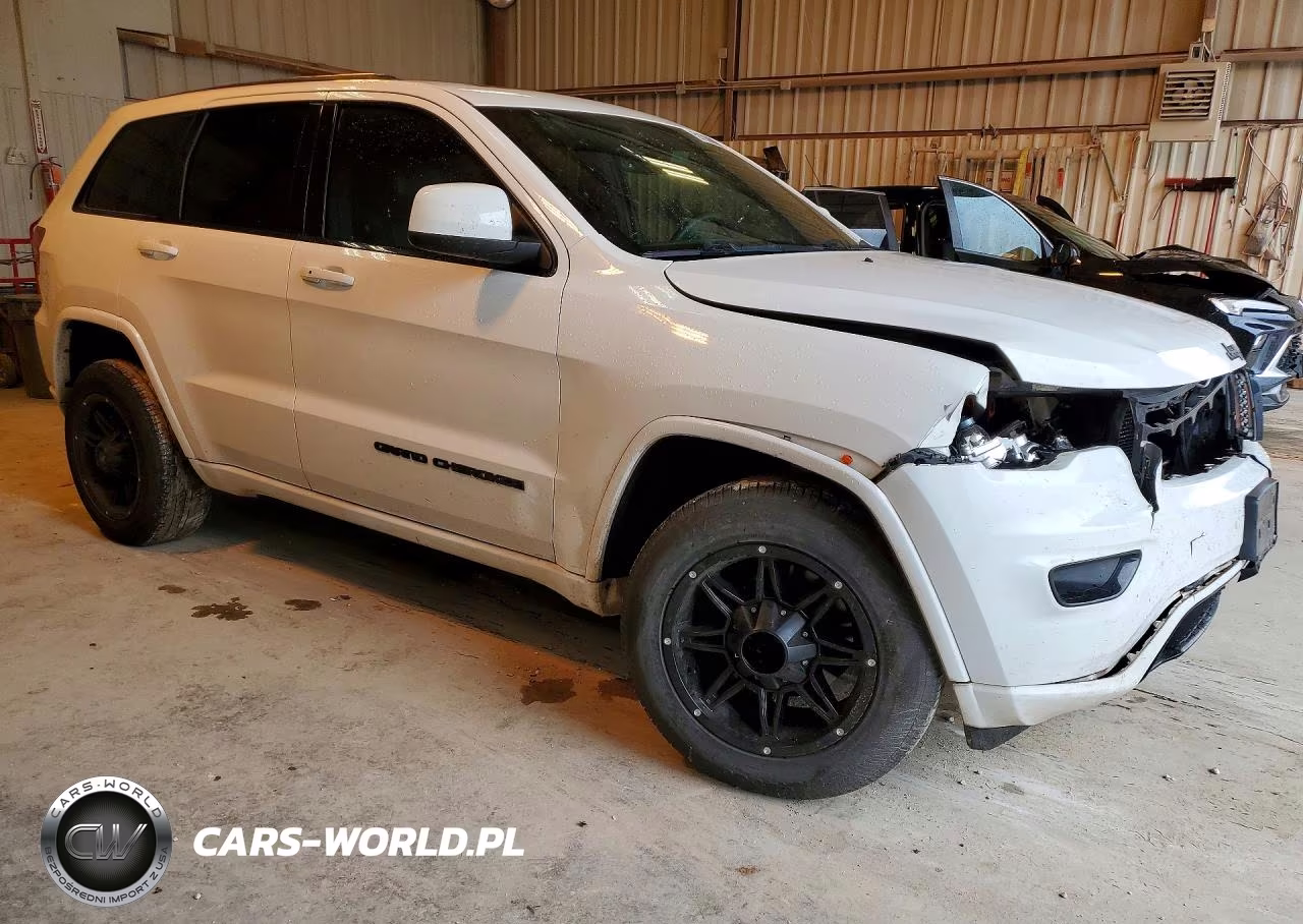 2018 Jeep Grand Cherokee Laredo VIN:1C4RJFAG1JC202817 - 4