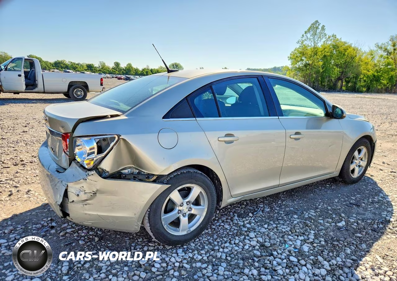 2014 Chevrolet Cruze VIN:1G1PC5SB2E7105146 - 3