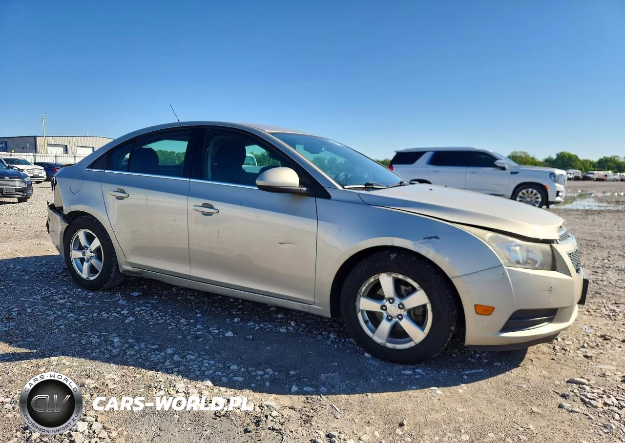 2014 Chevrolet Cruze VIN:1G1PC5SB2E7105146 - 4