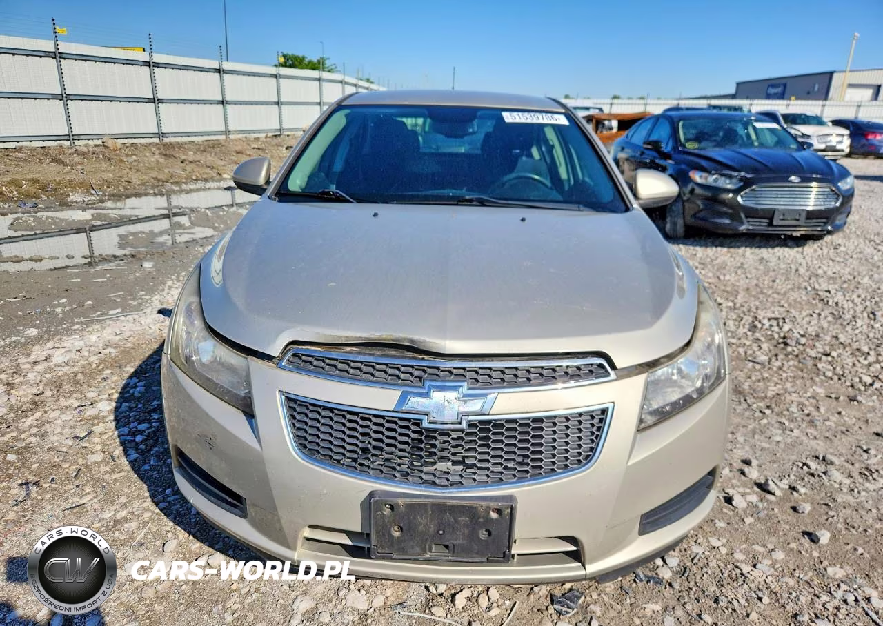 2014 Chevrolet Cruze VIN:1G1PC5SB2E7105146 - 5