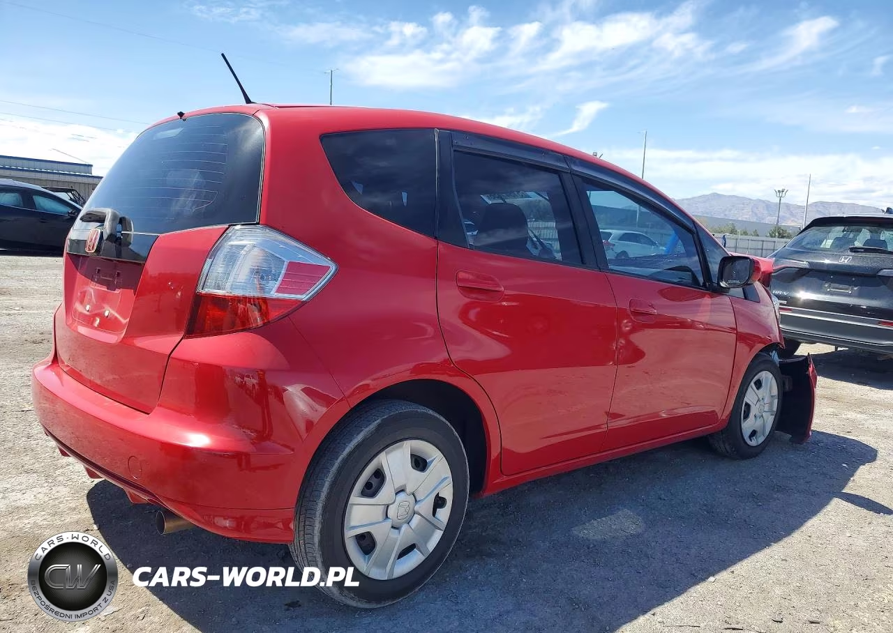 2013 Honda Fit VIN:JHMGE8H34DC076207 - 3