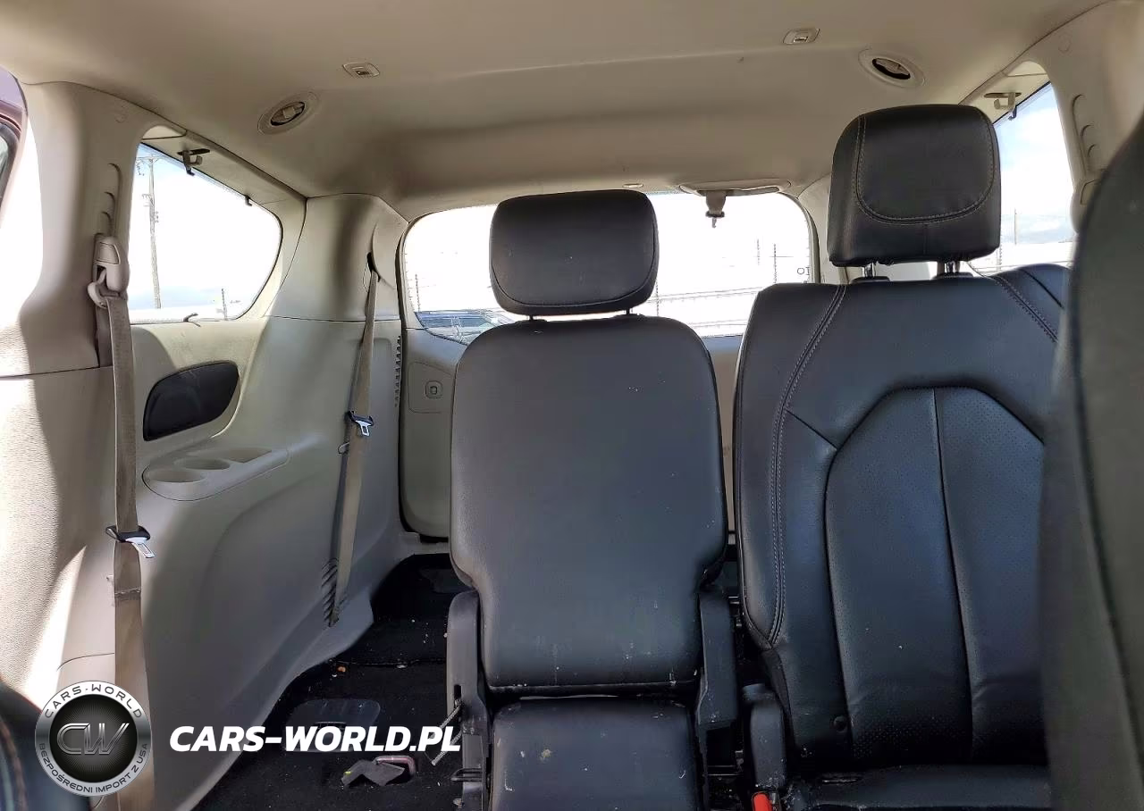 2019 Chrysler Pacifica Touring L VIN:2C4RC1BG7KR651228 - 10
