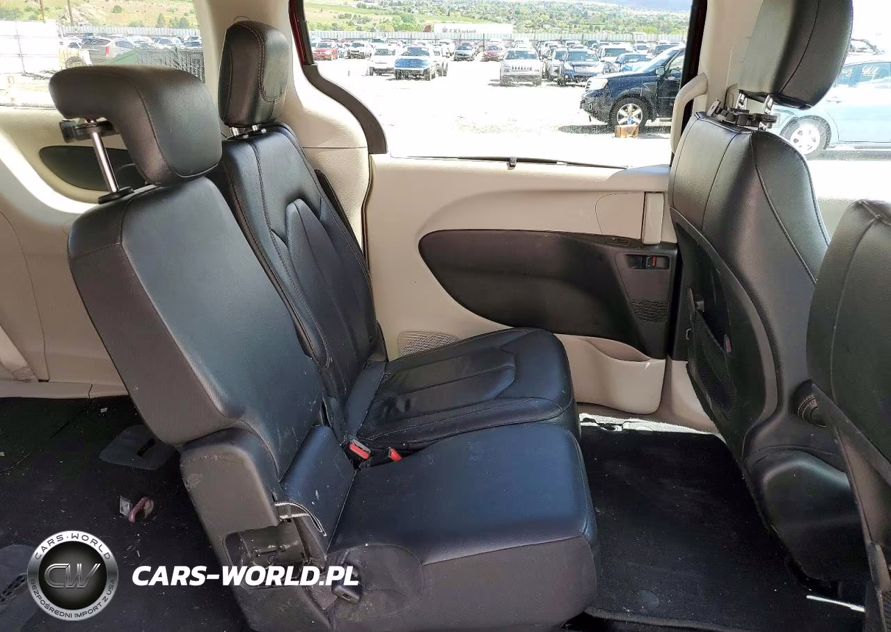2019 Chrysler Pacifica Touring L VIN:2C4RC1BG7KR651228 - 11