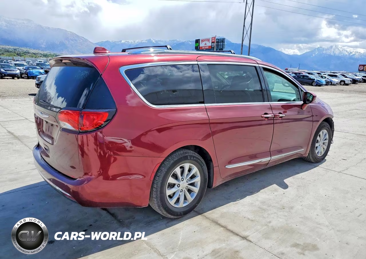 2019 Chrysler Pacifica Touring L VIN:2C4RC1BG7KR651228 - 3