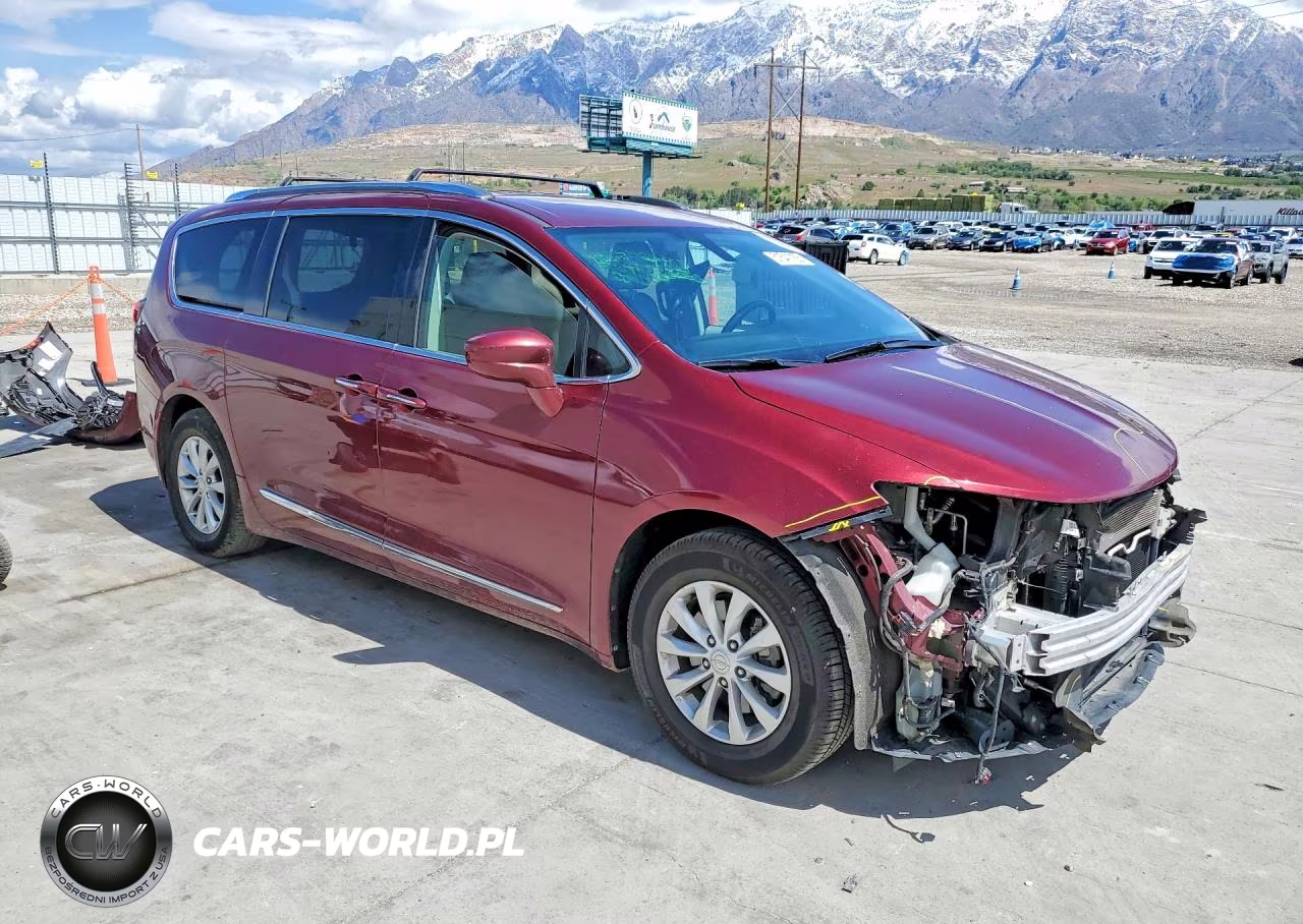 2019 Chrysler Pacifica Touring L VIN:2C4RC1BG7KR651228 - 4