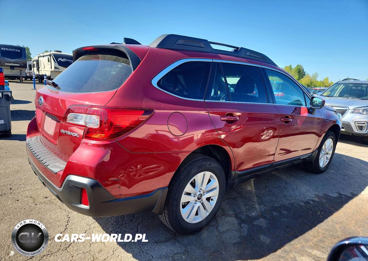2018 Subaru Outback 2.5I Premium VIN:4S4BSACC2J3252178 - 3