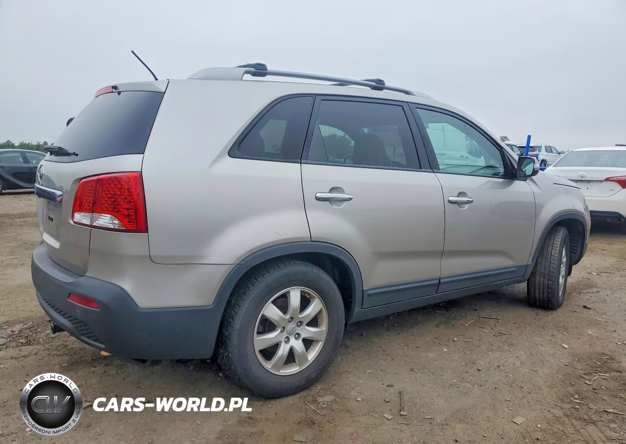 2013 Kia Sorento Lx VIN:5XYKT3A64DG364927 - 3
