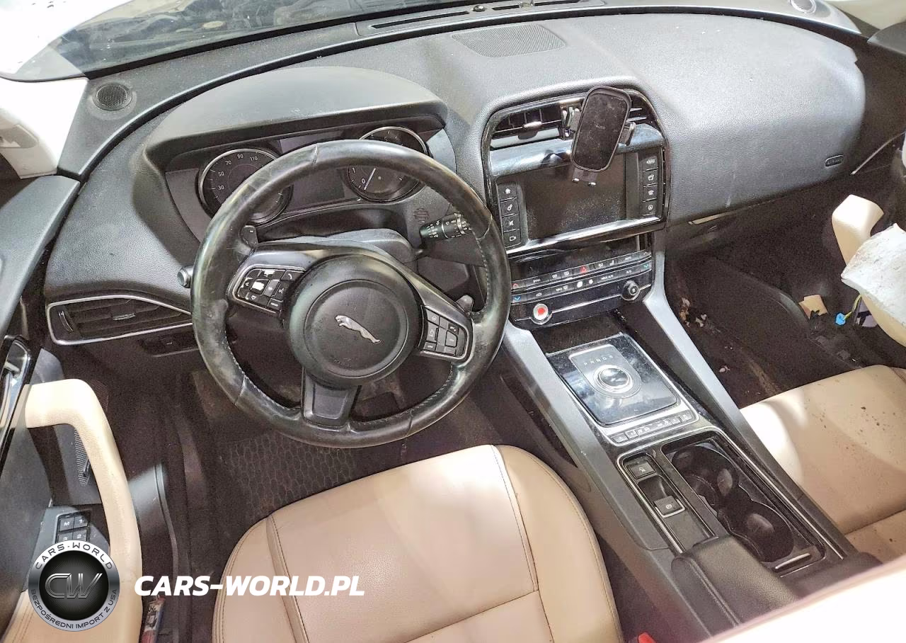 2018 Jaguar F-Pace Premium VIN:SADCJ2GX3JA238188 - 8