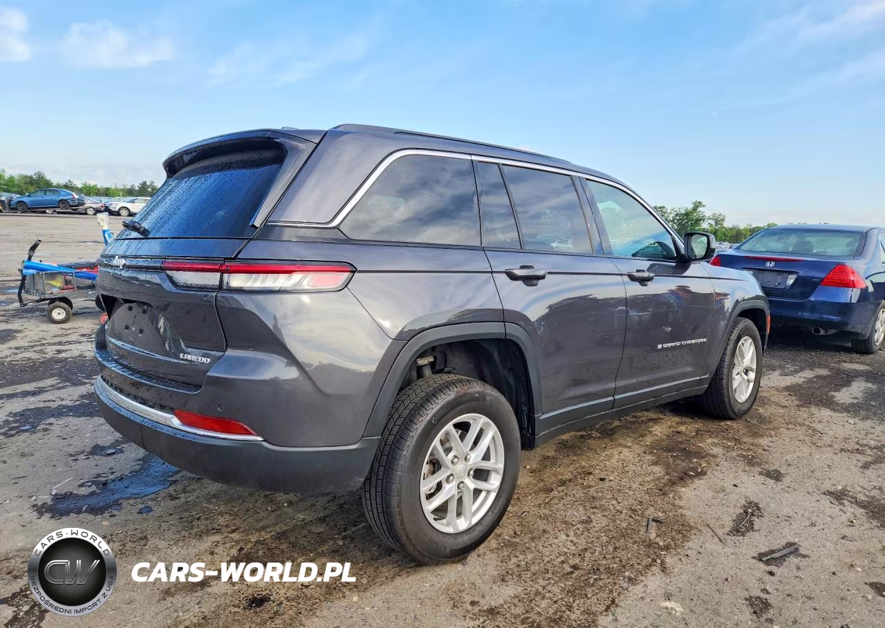 2025 Jeep Grand Cherokee Laredo VIN:1C4RJHAG2S8768078 - 3