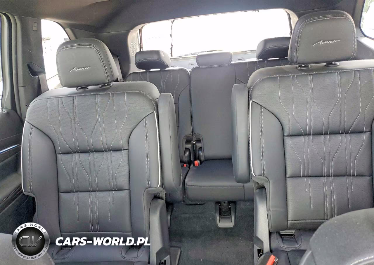 2025 Buick Enclave Avenir VIN:5GAERCRS2SJ109060 - 10