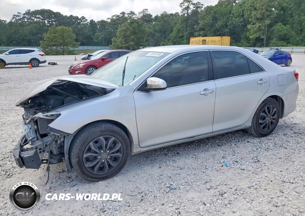2014 Toyota Camry Le – zdjęcie 1 z 13