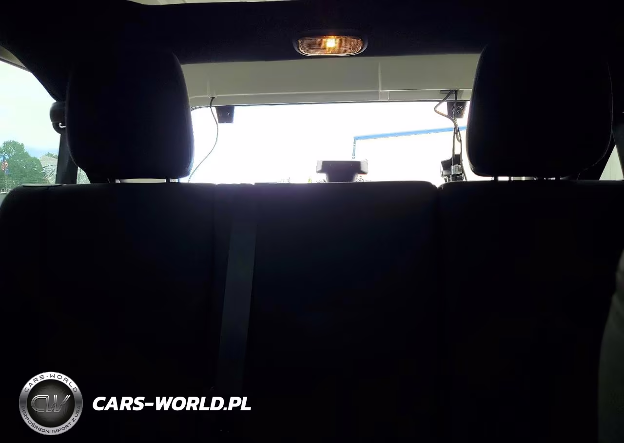 2017 Jeep Wrangler VIN:1C4BJWDG0HL721977 - 10