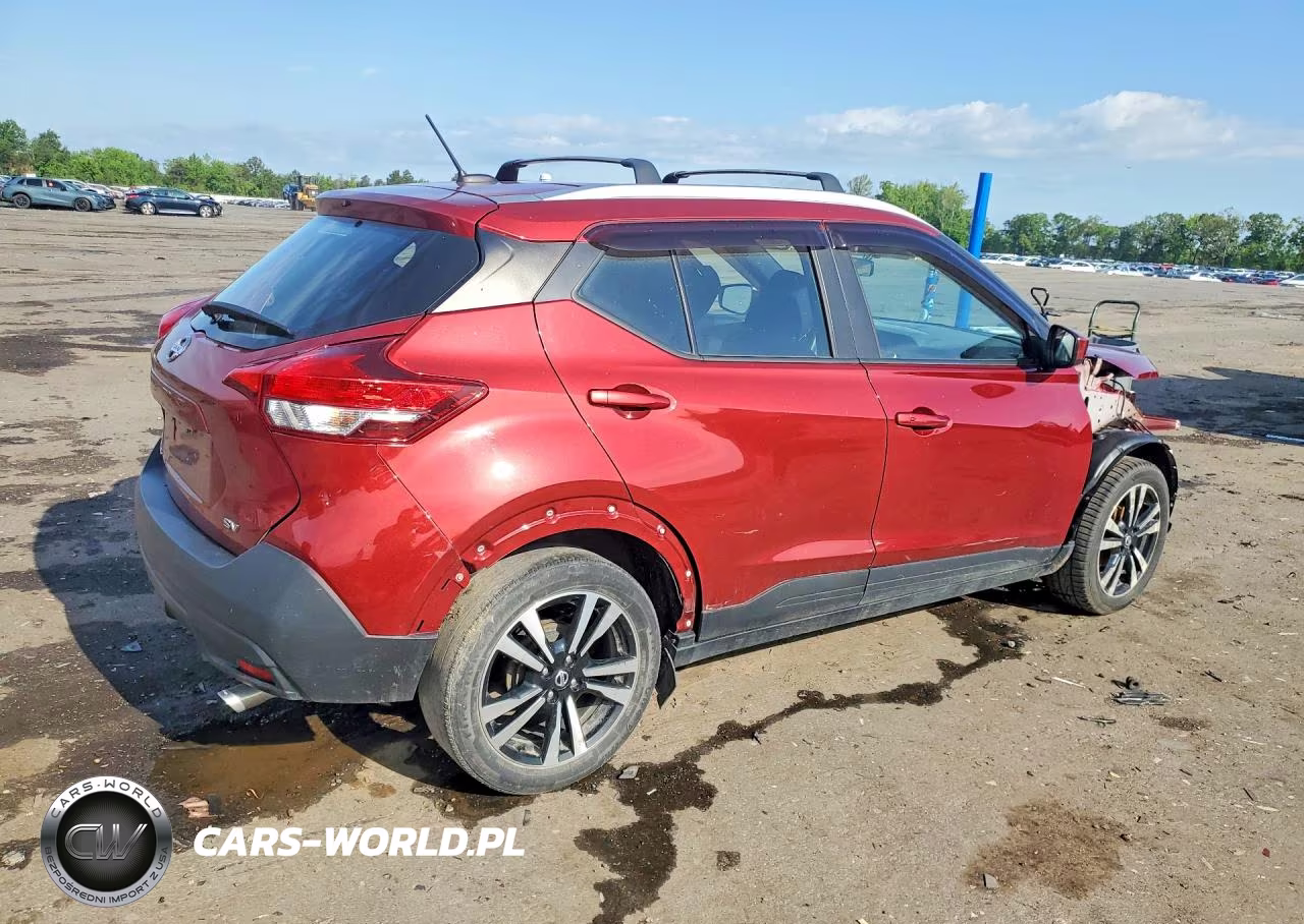 2018 Nissan Kicks Sv VIN:3N1CP5CU3JL521676 - 3
