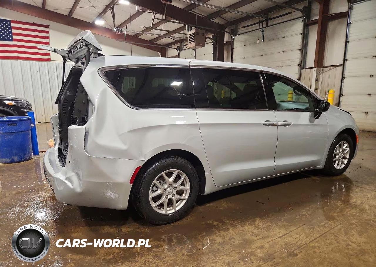 2026 Chrysler Pacifica Select VIN:2C4RC1BGXTR172819 - 3