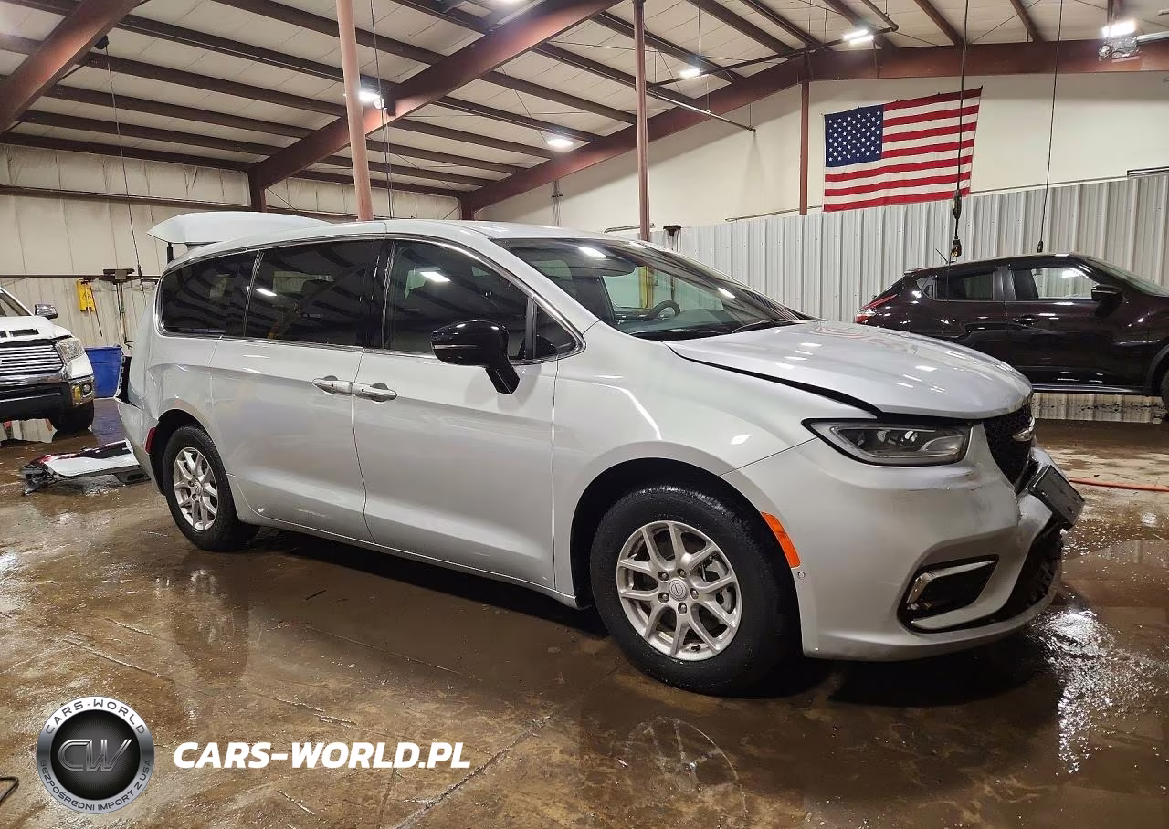 2026 Chrysler Pacifica Select VIN:2C4RC1BGXTR172819 - 4