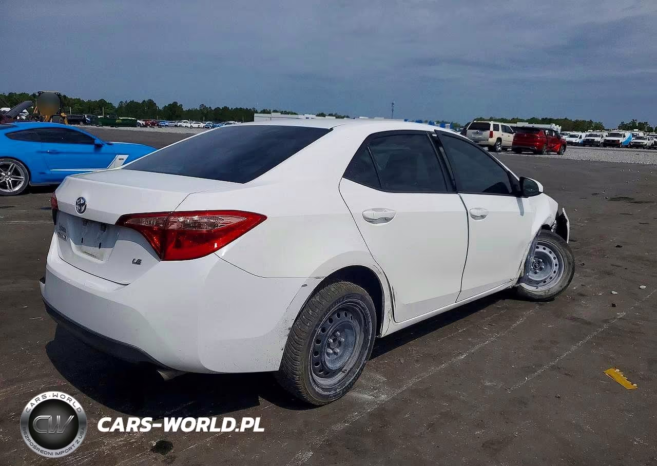 2018 Toyota Corolla Le VIN:5YFBURHE7JP836770 - 3