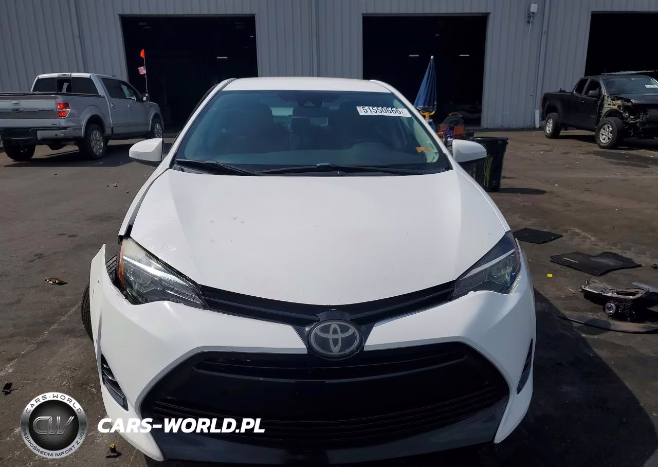2018 Toyota Corolla Le VIN:5YFBURHE7JP836770 - 5