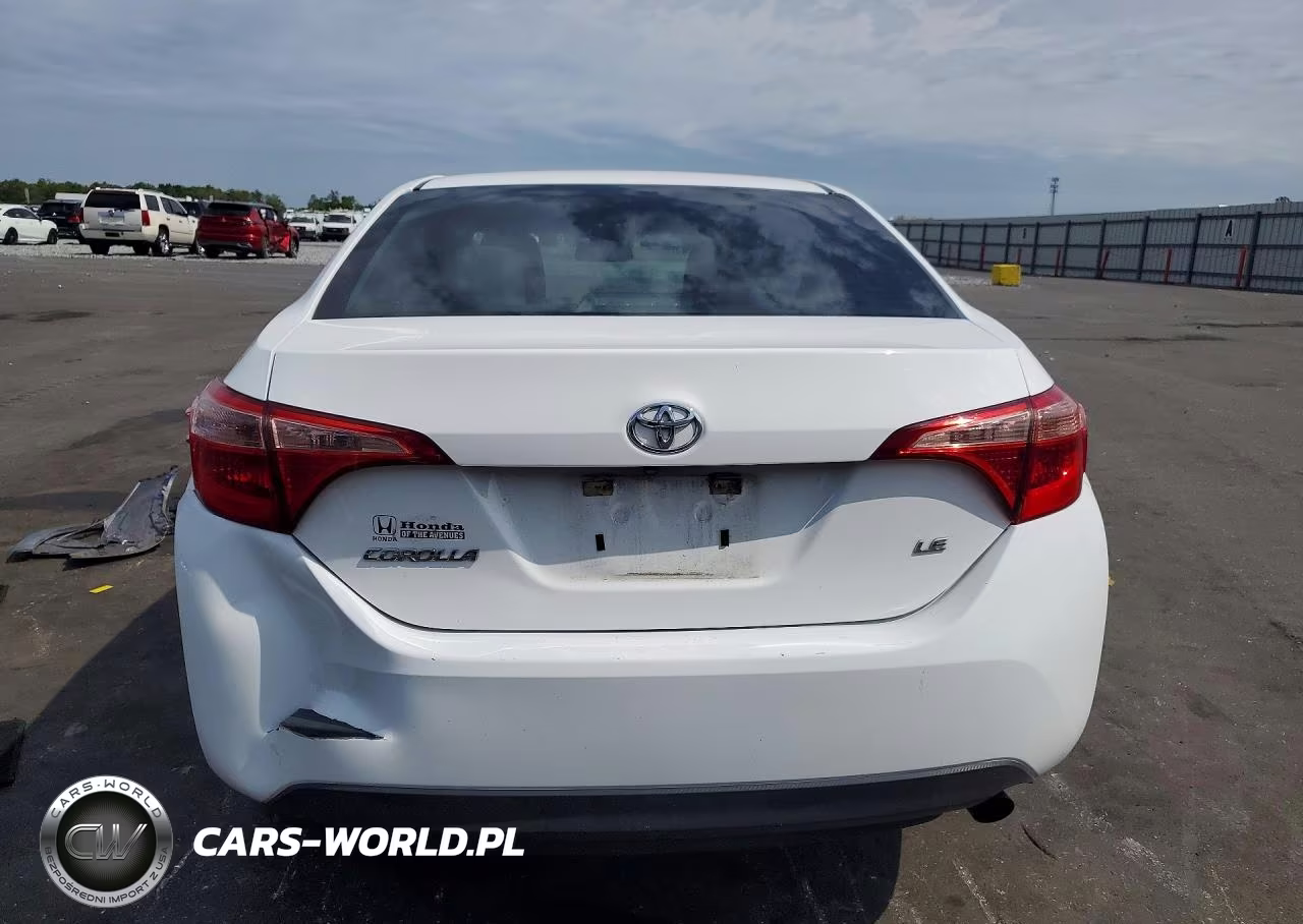 2018 Toyota Corolla Le VIN:5YFBURHE7JP836770 - 6
