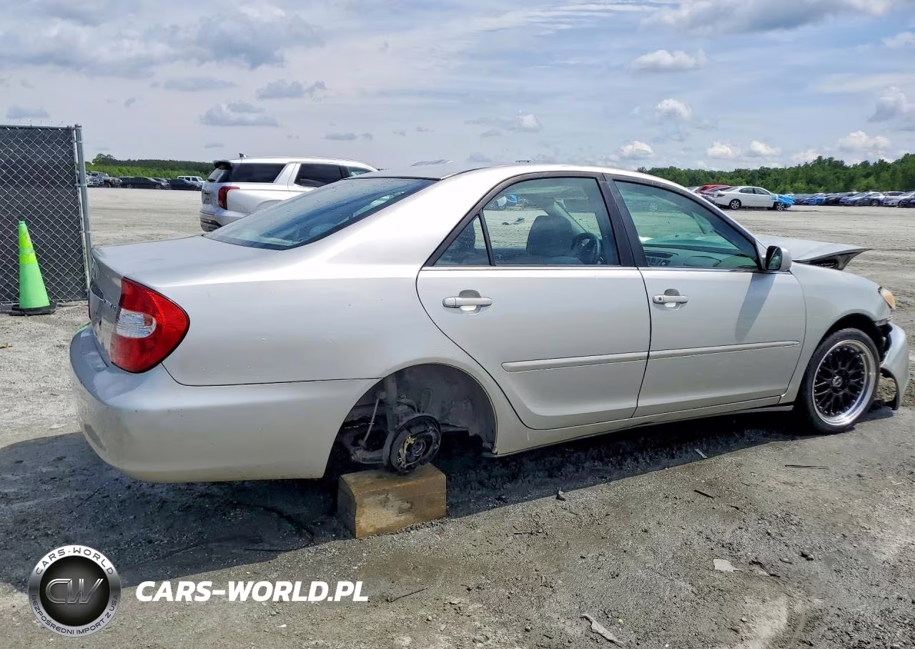 2004 Toyota Camry Le VIN:4T1BE30K44U799532 - 3