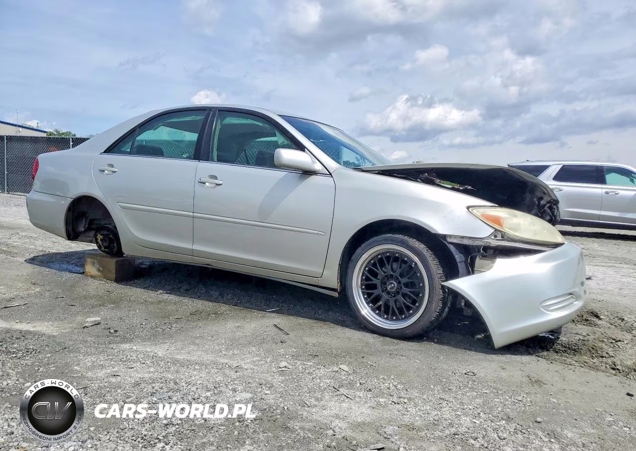 2004 Toyota Camry Le VIN:4T1BE30K44U799532 - 4