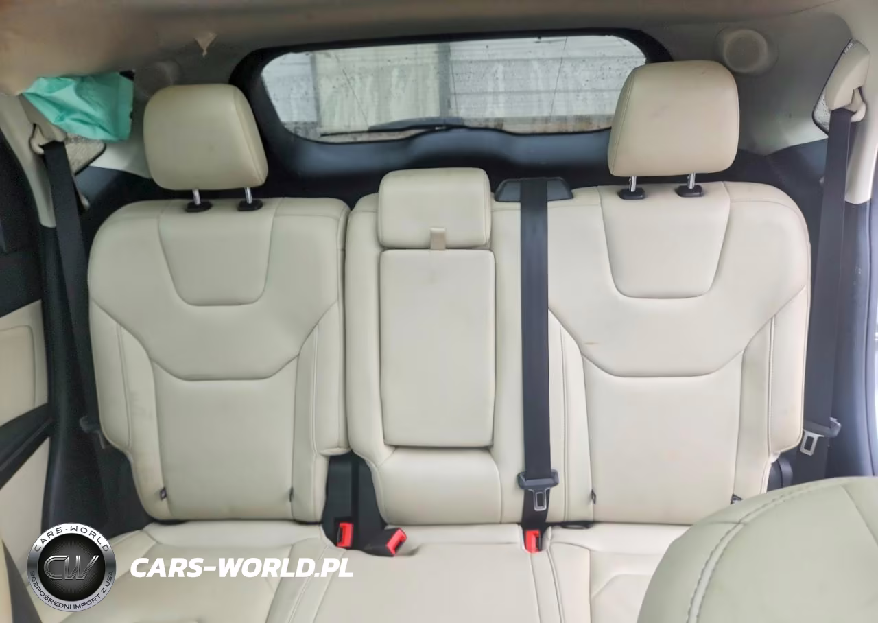 2019 Ford Edge Titanium VIN:2FMPK3K9XKBC45617 - 10