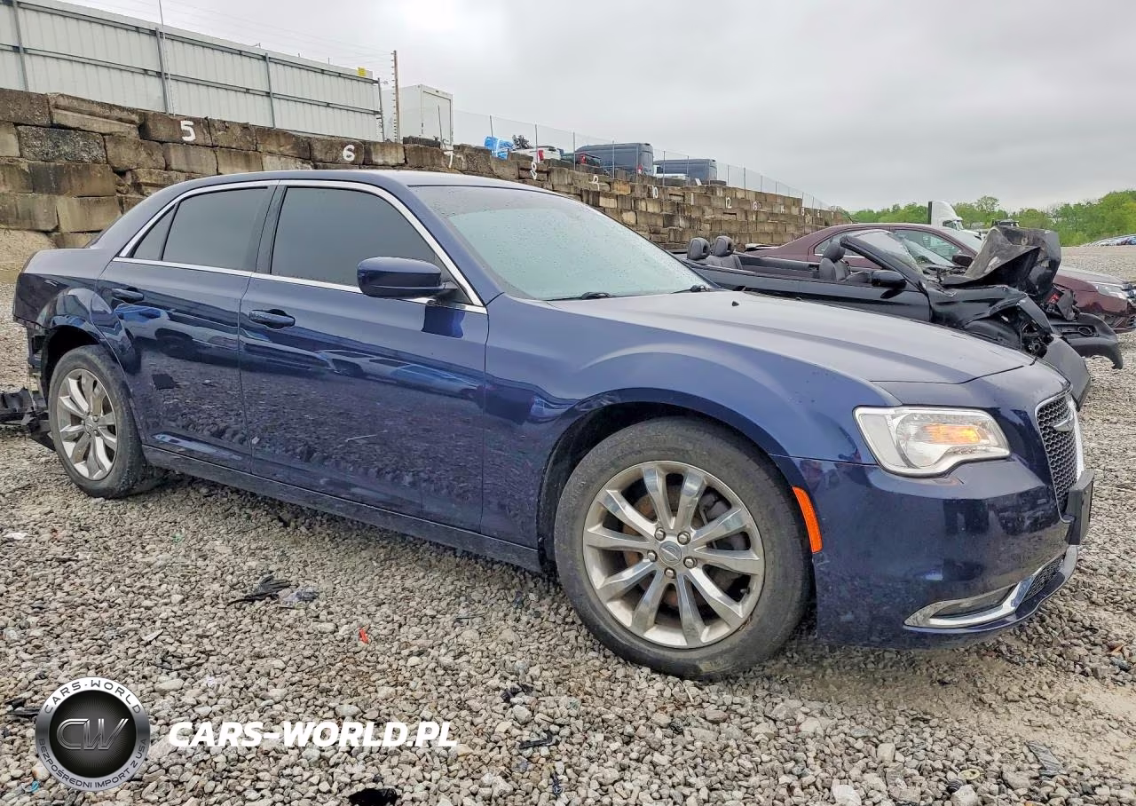 2017 Chrysler 300 Limited VIN:2C3CCARG0HH507020 - 4