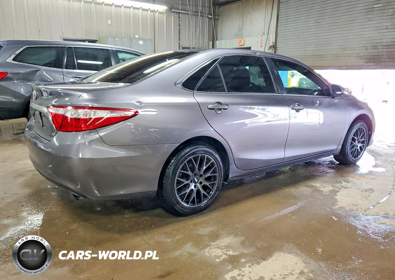 2016 Toyota Camry Le VIN:4T4BF1FK0GR542886 - 3