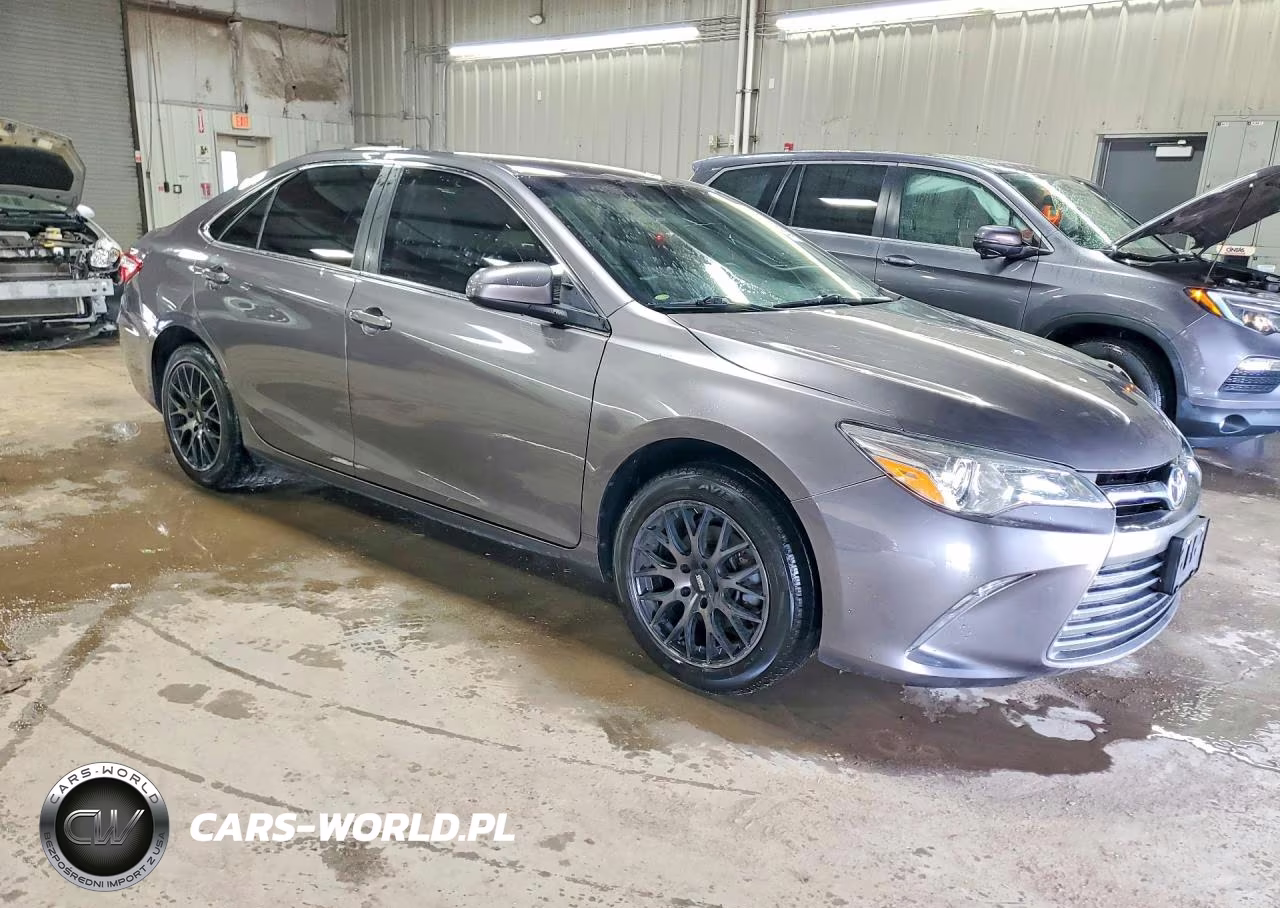2016 Toyota Camry Le VIN:4T4BF1FK0GR542886 - 4