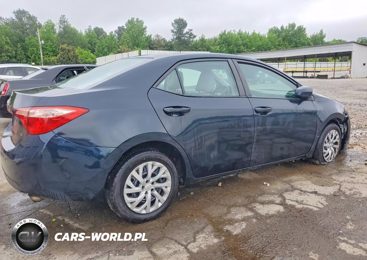 2017 Toyota Corolla Le VIN:2T1BURHEXHC835025 - 3