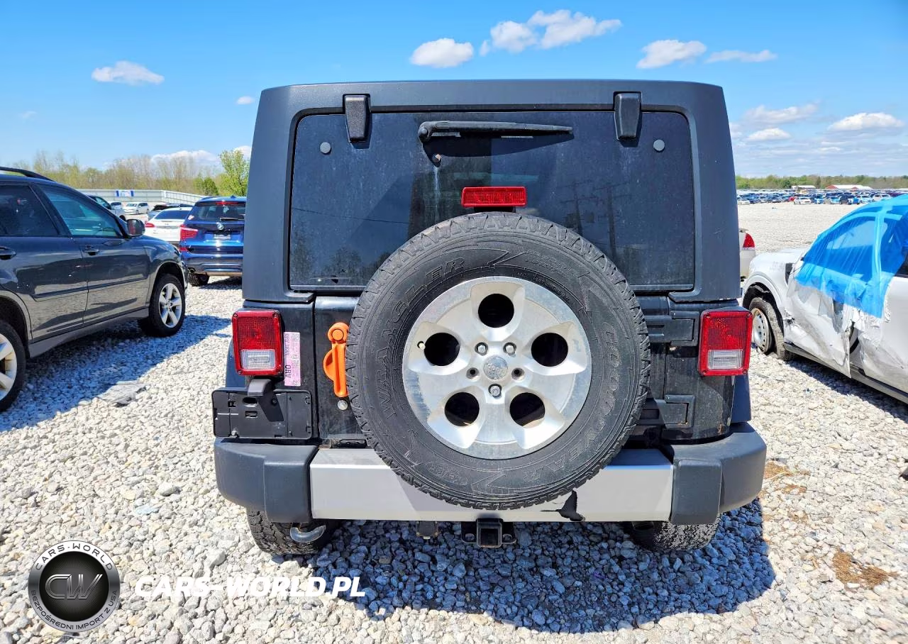 2014 Jeep Wrangler Unlimited Sahara VIN:1C4BJWEG5EL233263 - 6