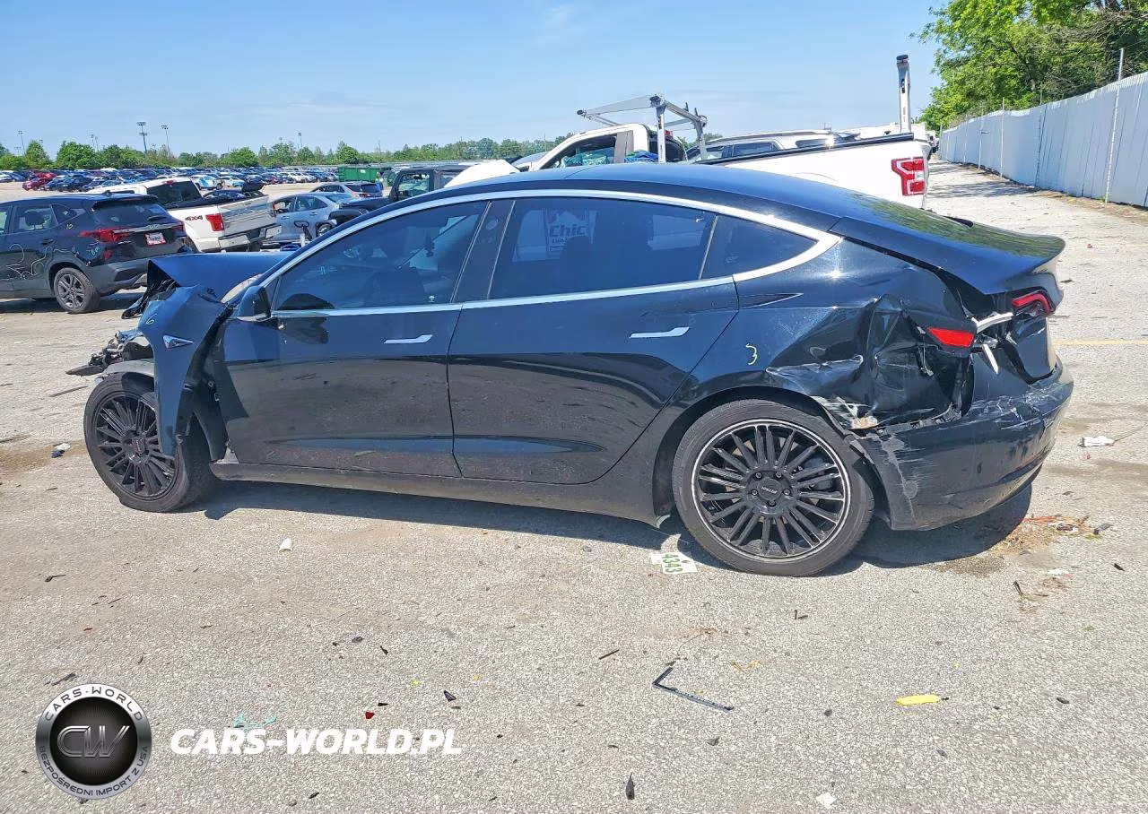2018 Tesla Model 3 VIN:5YJ3E1EAXJF033709 - 2