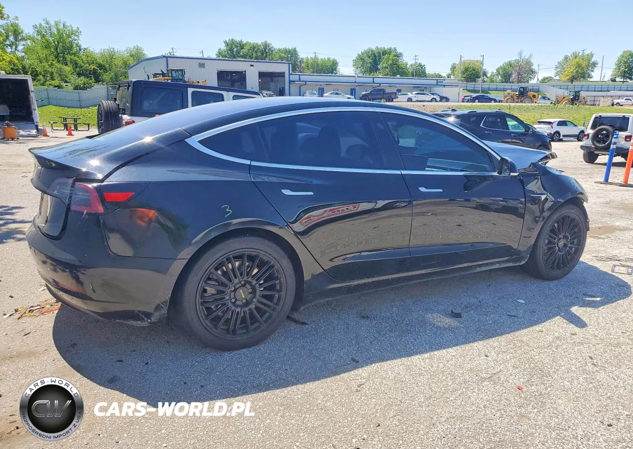 2018 Tesla Model 3 VIN:5YJ3E1EAXJF033709 - 3