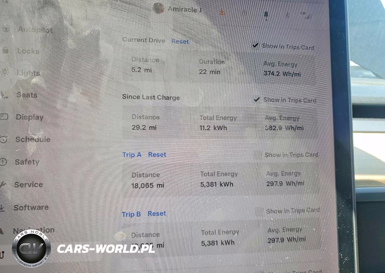 2018 Tesla Model 3 VIN:5YJ3E1EAXJF033709 - 9
