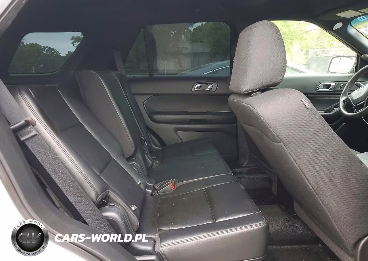 2017 Ford Explorer Police Interceptor VIN:1FM5K8AR2HGB71570 - 11