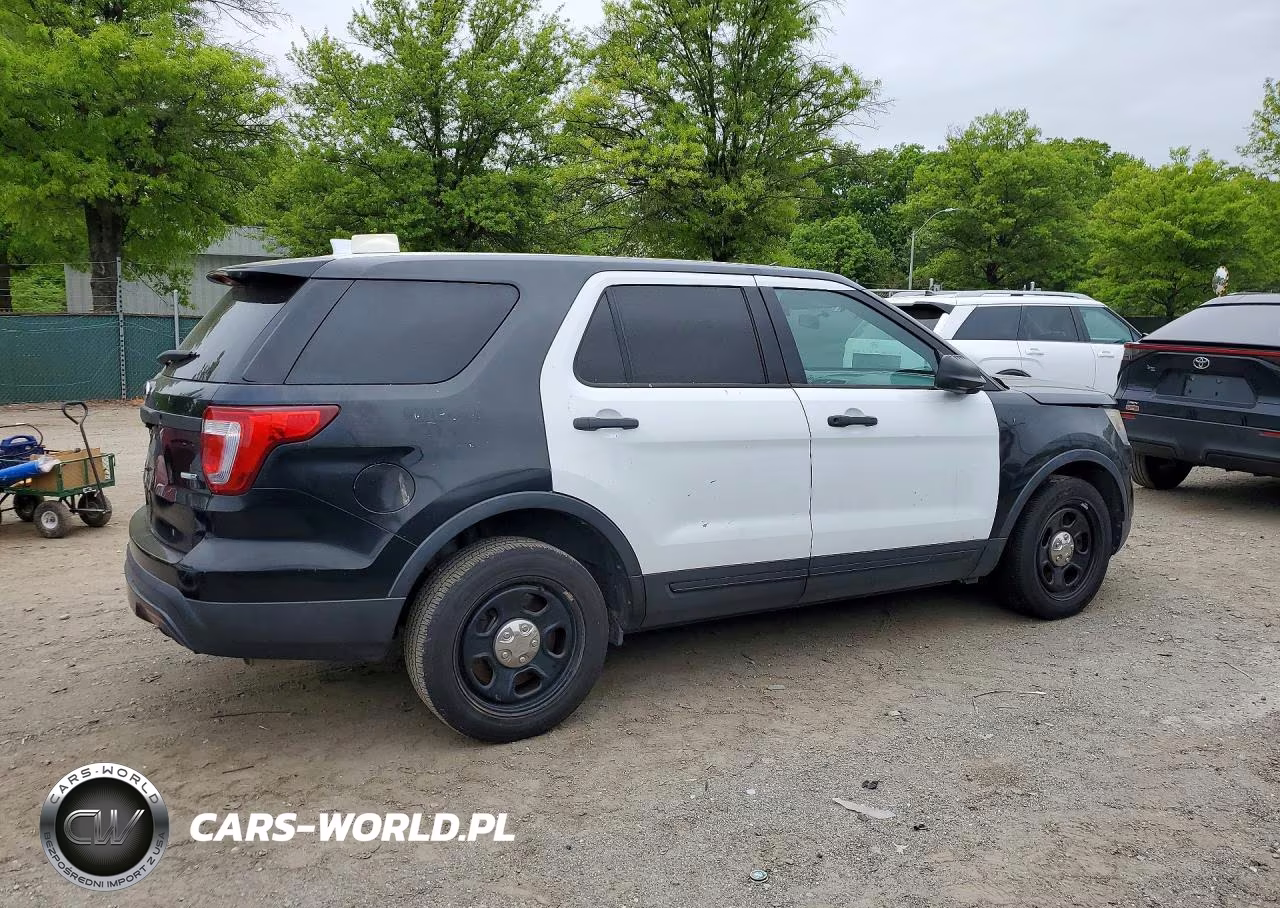 2017 Ford Explorer Police Interceptor VIN:1FM5K8AR2HGB71570 - 3
