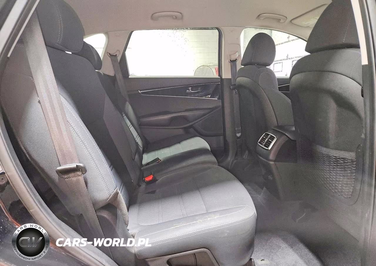 2019 Kia Sorento L VIN:5XYPG4A31KG585484 - 11