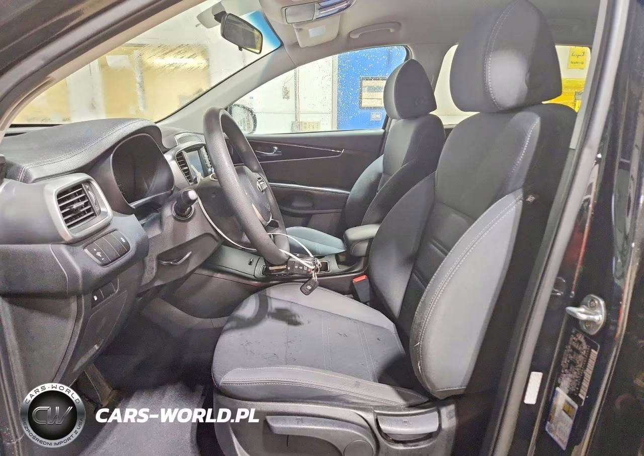 2019 Kia Sorento L VIN:5XYPG4A31KG585484 - 7