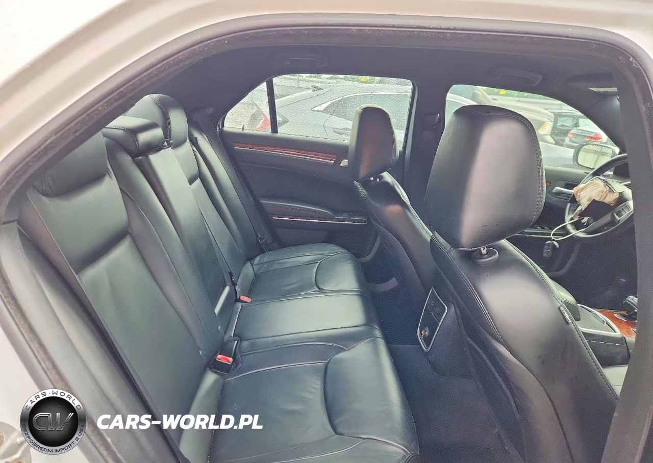 2013 Chrysler 300 VIN:2C3CCAAG9DH530009 - 10