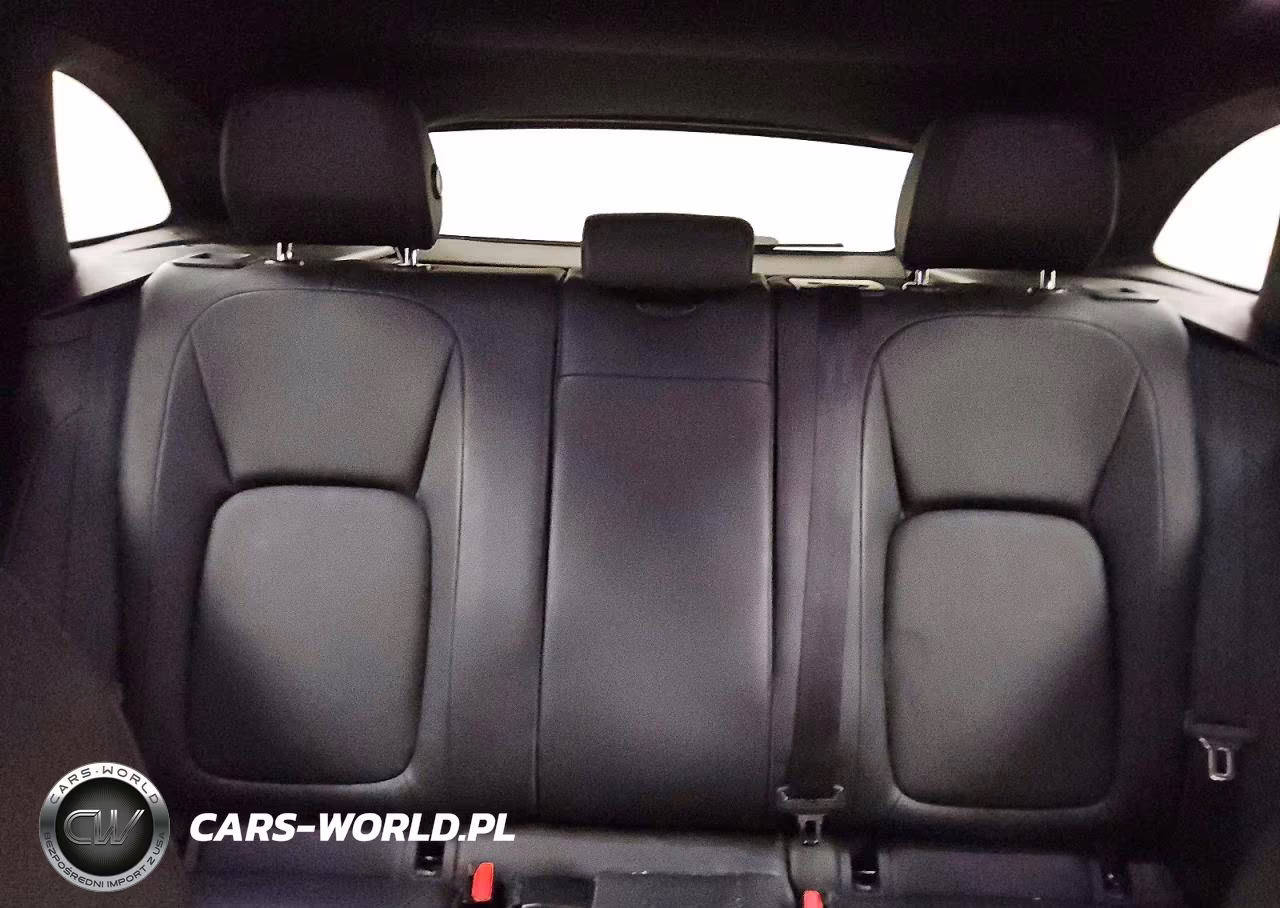 2018 Jaguar F-Pace Premium VIN:SADCJ2FX0JA287852 - 10