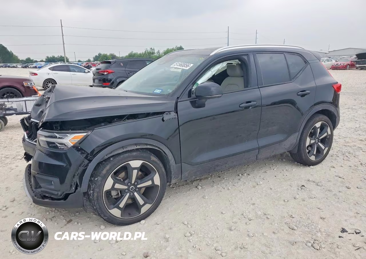 2022 Volvo Xc40 T5 Momentum – zdjęcie 1 z 13